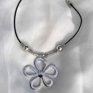 Woman Big flower pendant necklace
